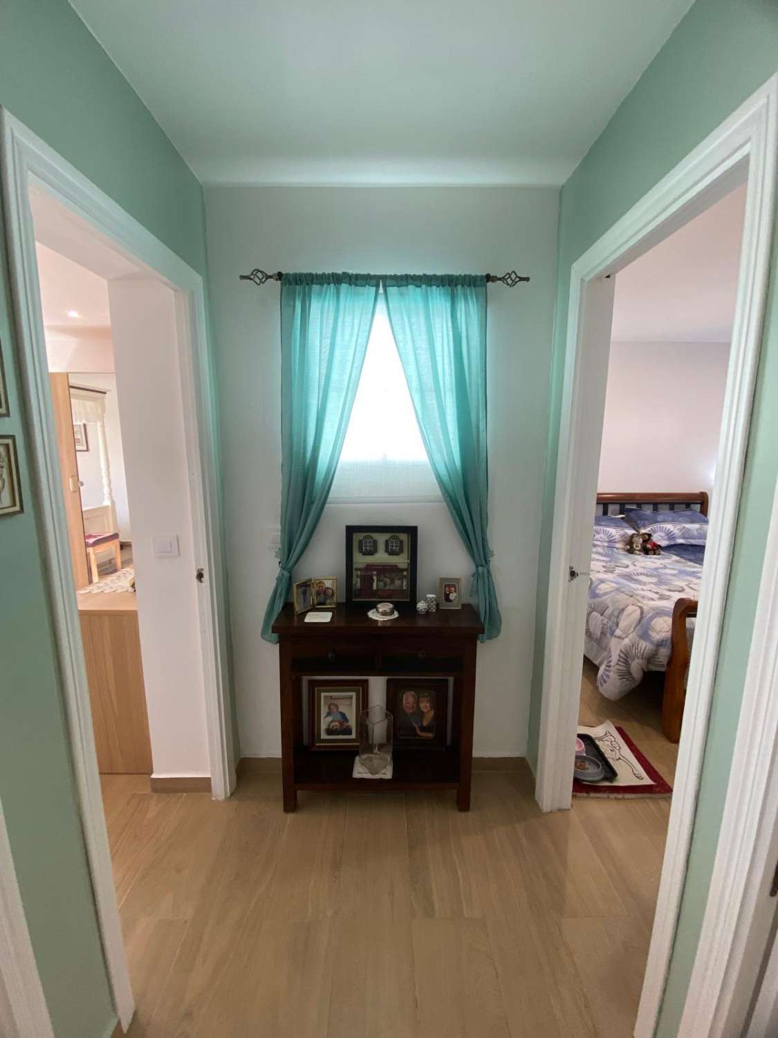 Impresionante villa de 4 dormitorios y 4 baños con terreno, piscina y apartamento de un dormitorio en Oria