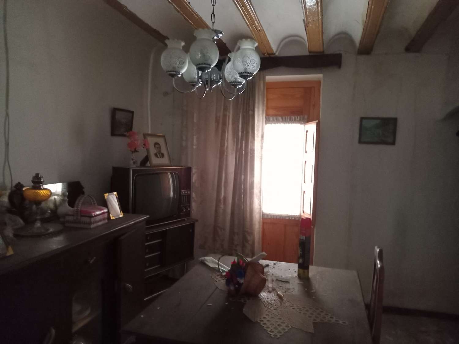 House for renovation in the historic center of Vélez-Blanco