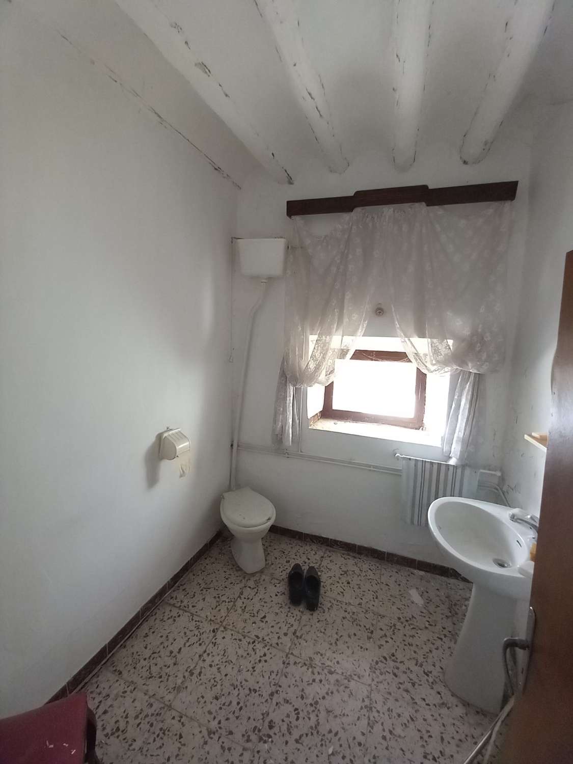 House for renovation in the historic center of Vélez-Blanco