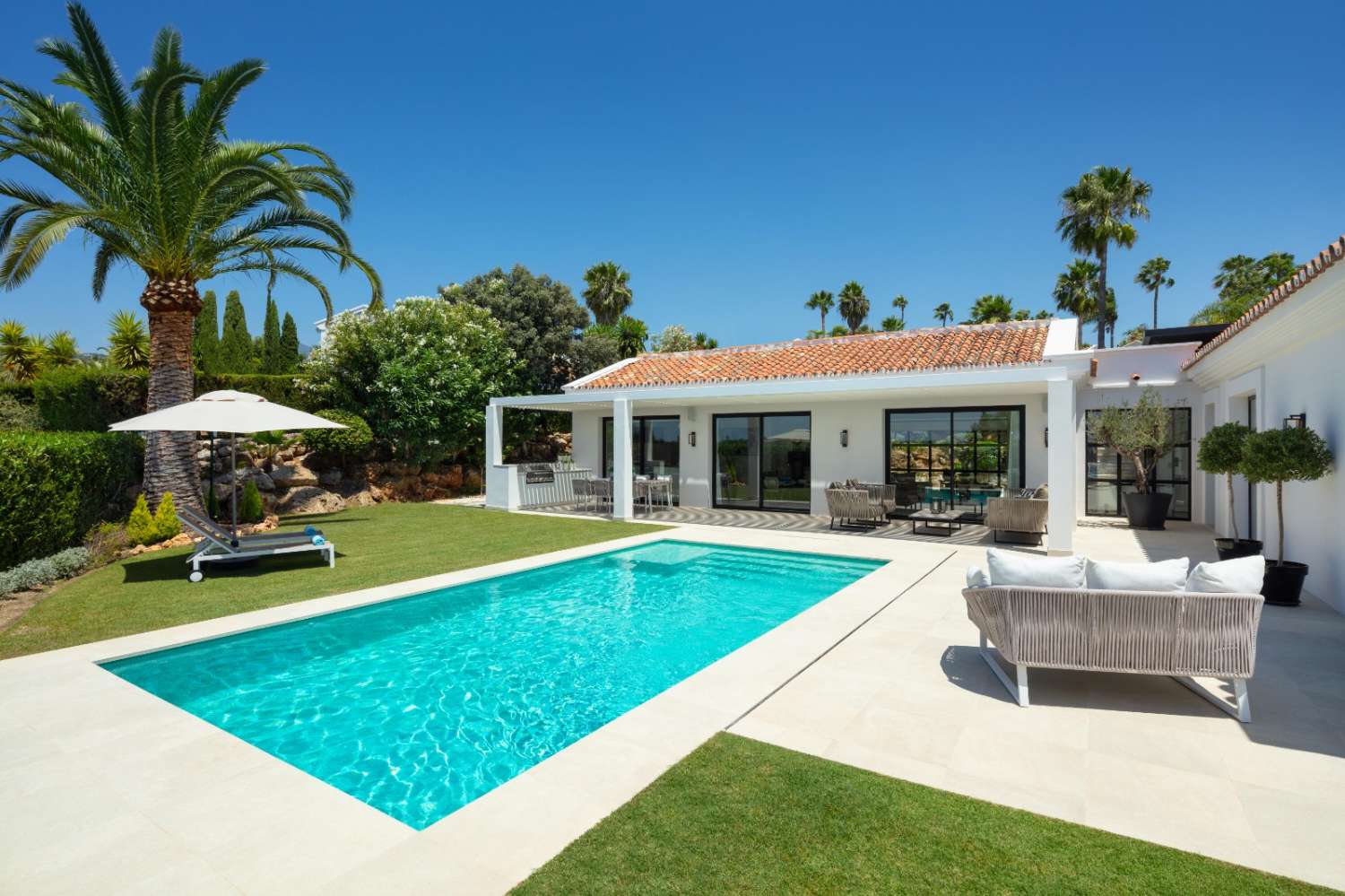 Wunderschöne Villa in einer Wohnanlage, Nueva Andalucía, Marbella (Málaga)