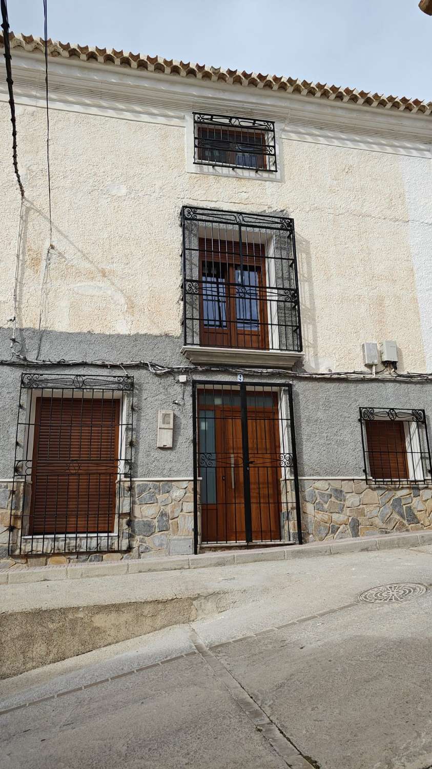 Spacious house in the center of Vélez Blanco with 6 bedrooms