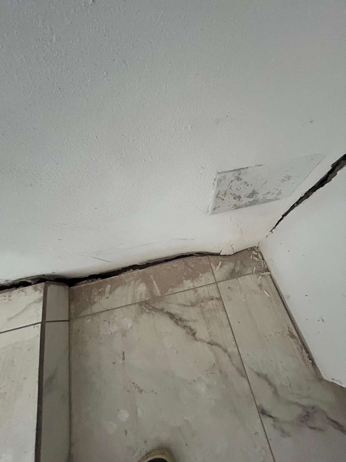 Large, partially renovated town house in Henares