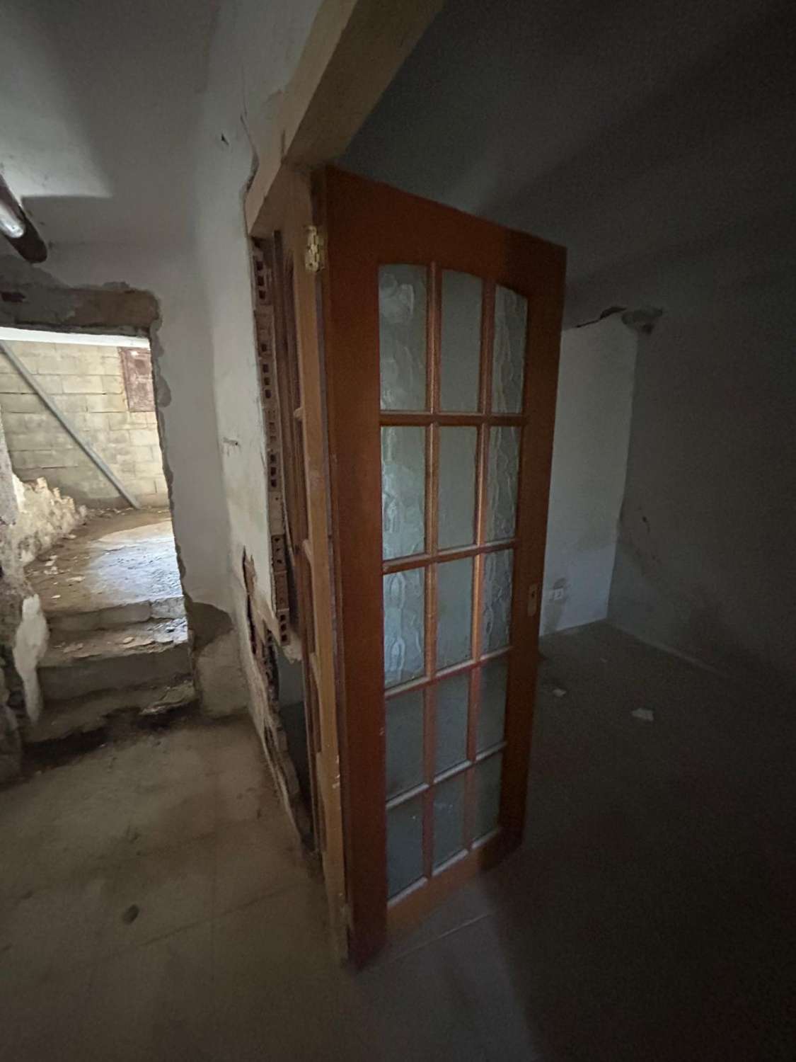 Large, partially renovated town house in Henares