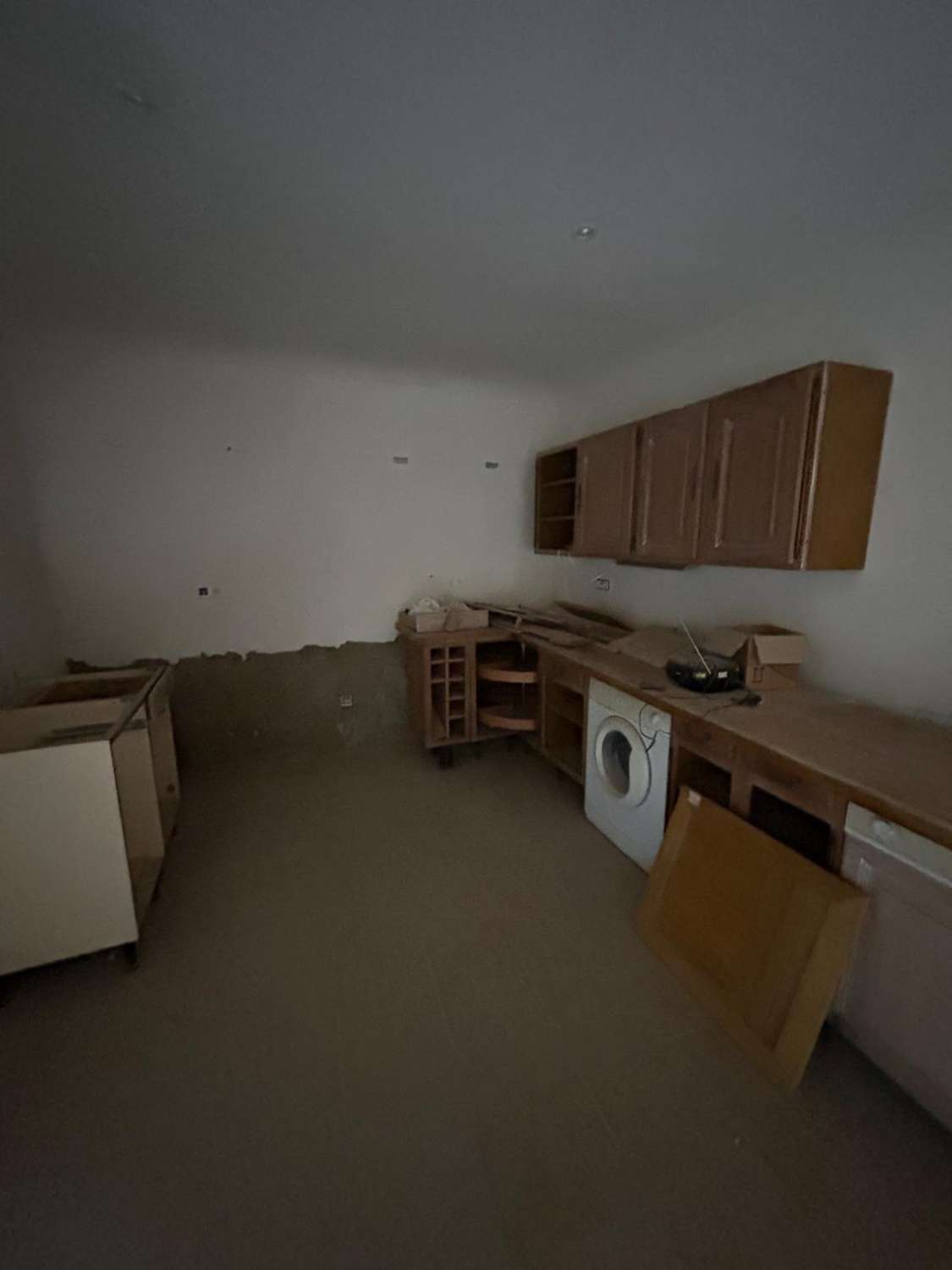 Large, partially renovated town house in Henares
