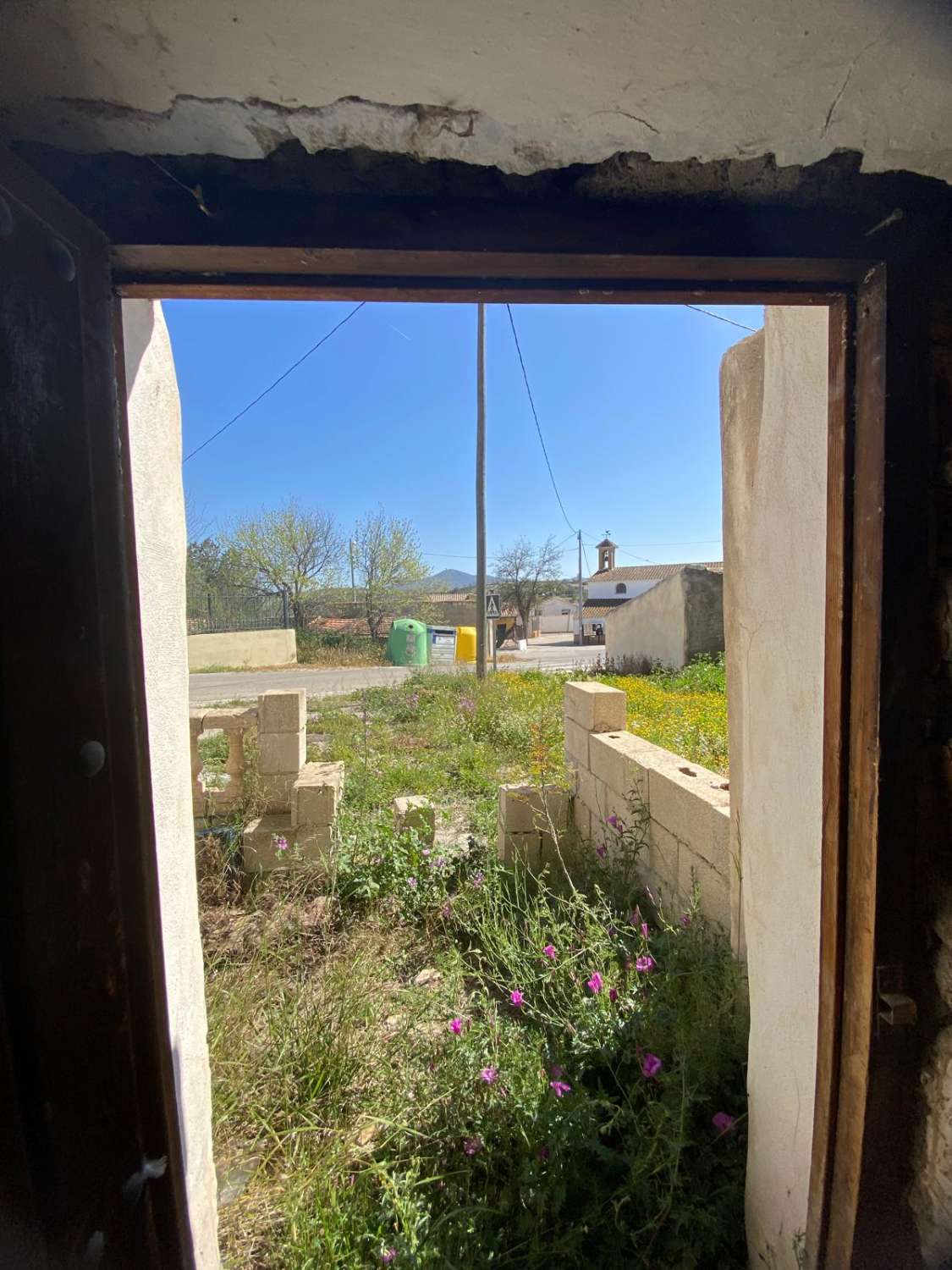 Large, partially renovated town house in Henares