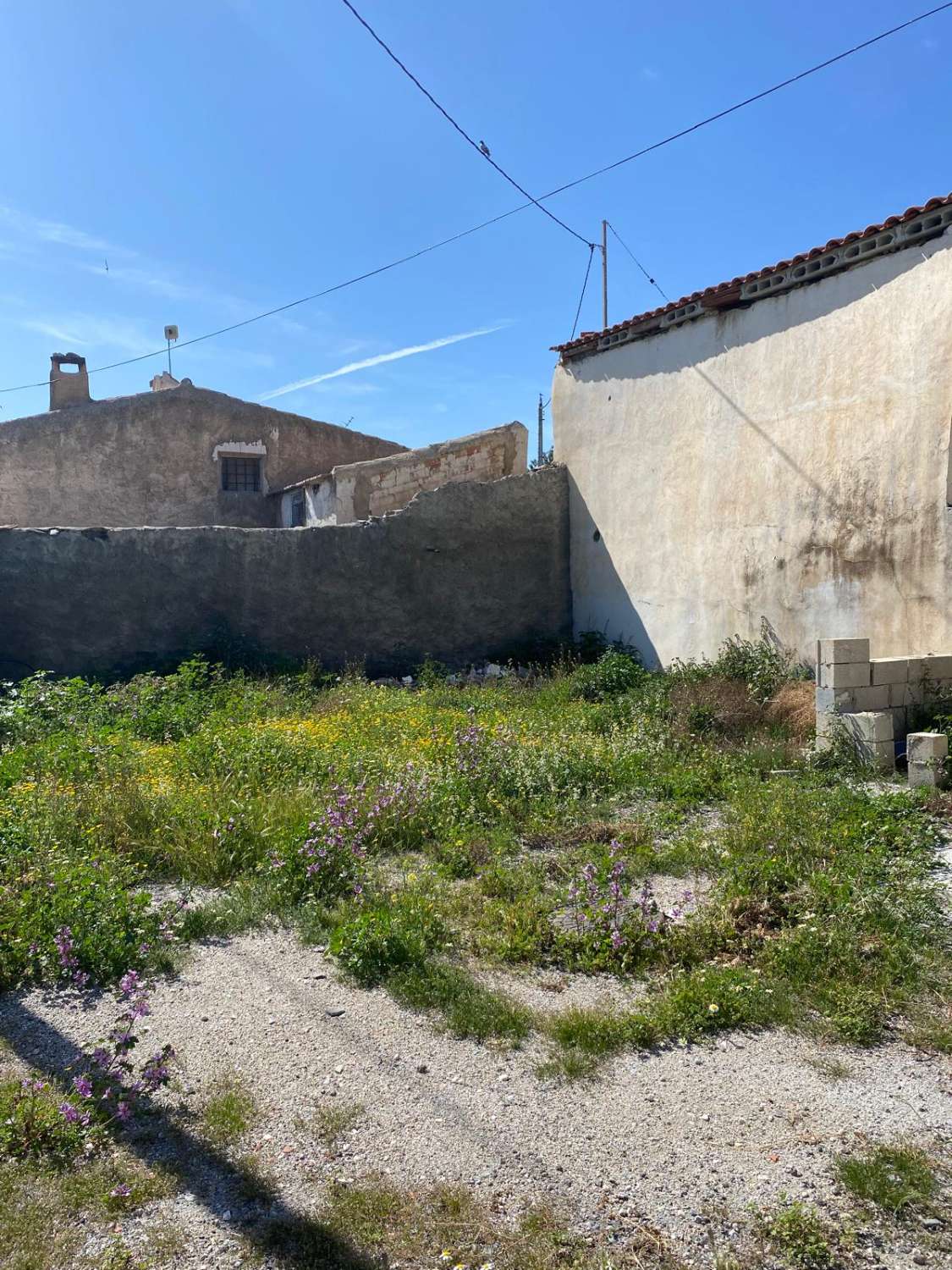 Large, partially renovated town house in Henares