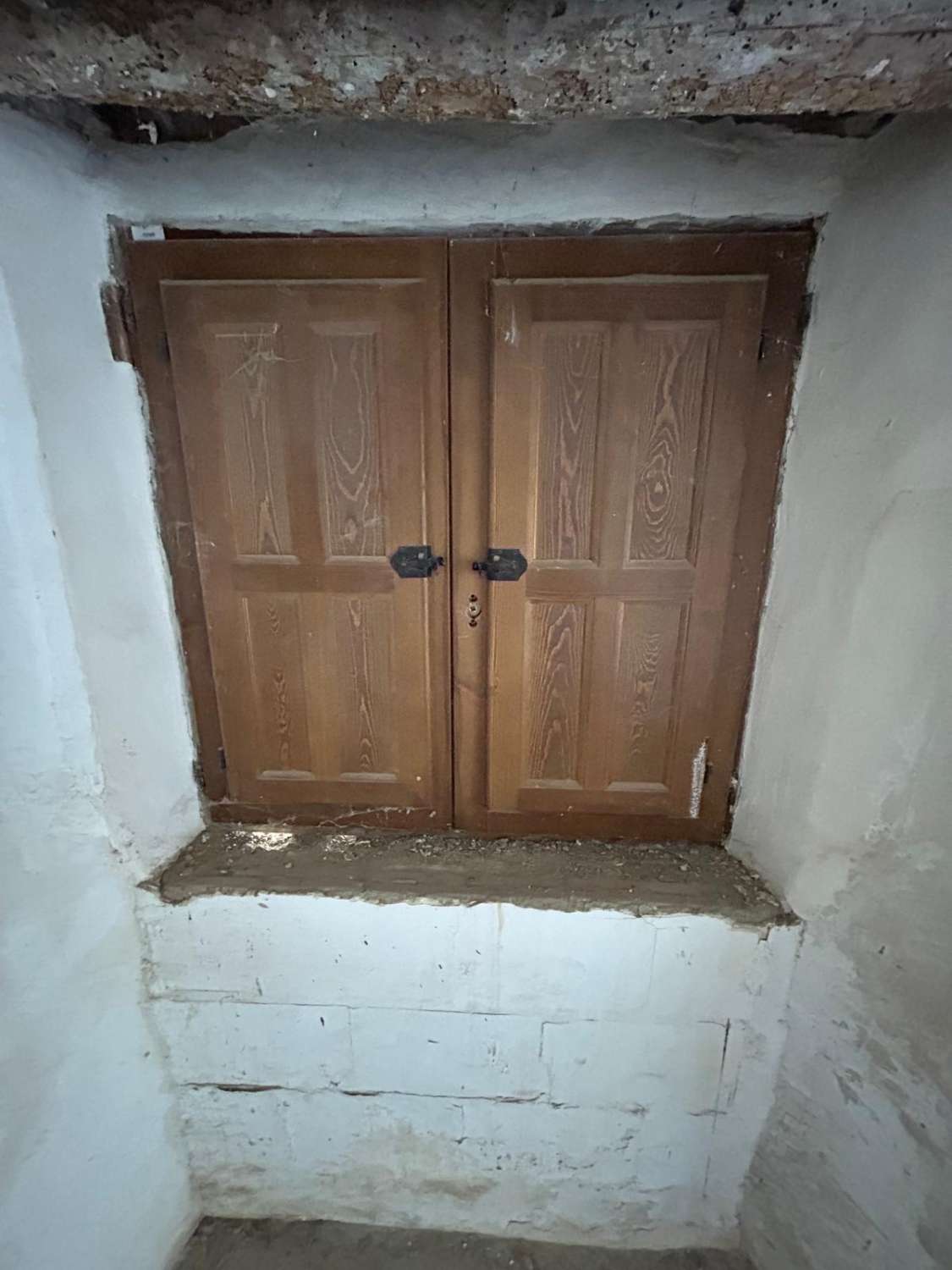 Large, partially renovated town house in Henares