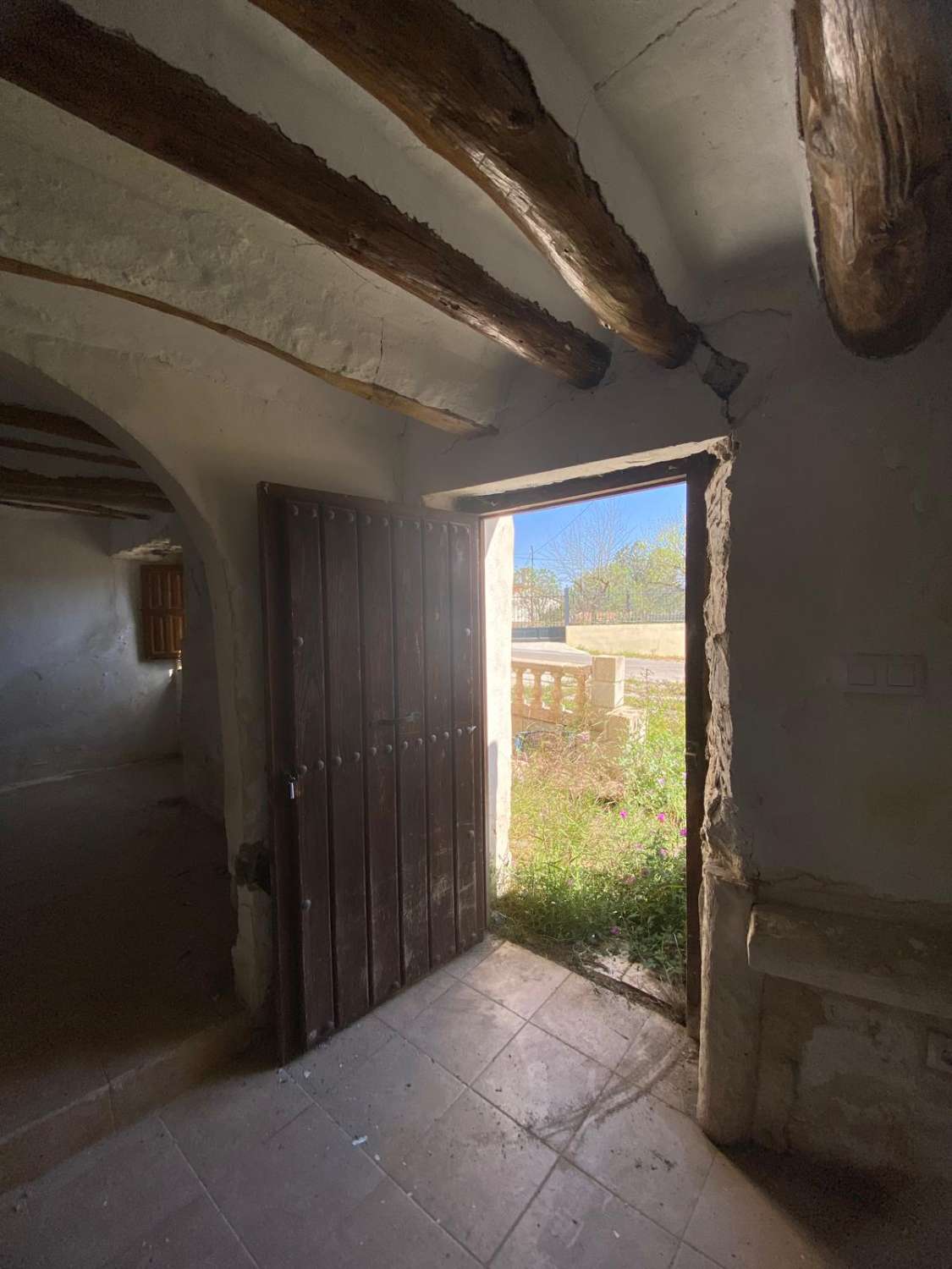 Large, partially renovated town house in Henares