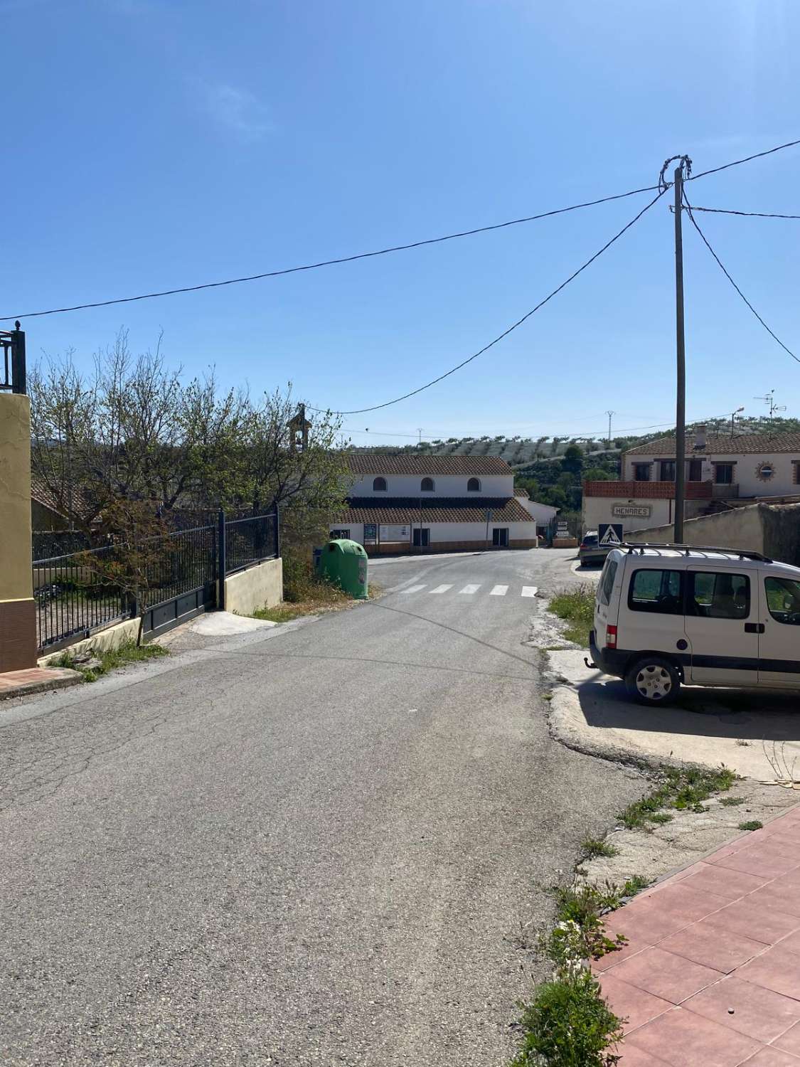 Large, partially renovated town house in Henares