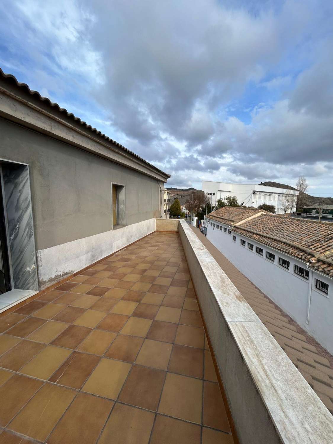Grande maison sur terrain urbain à Oria