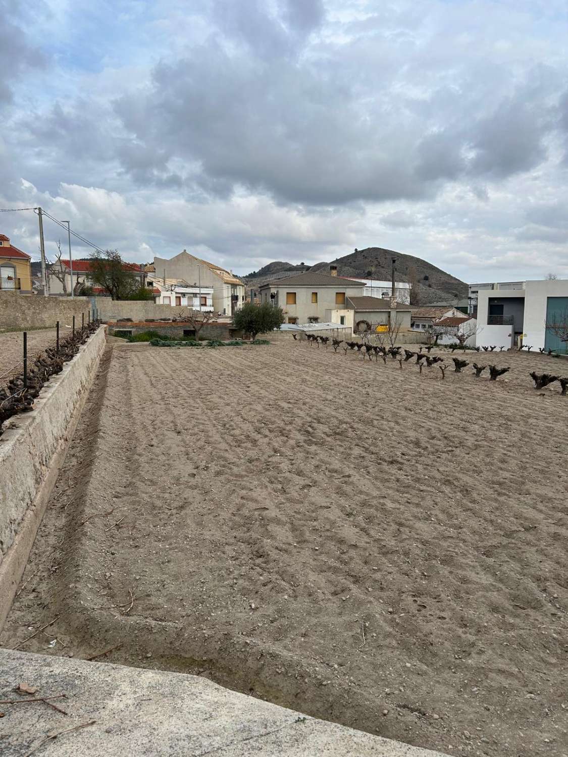 Grande maison sur terrain urbain à Oria