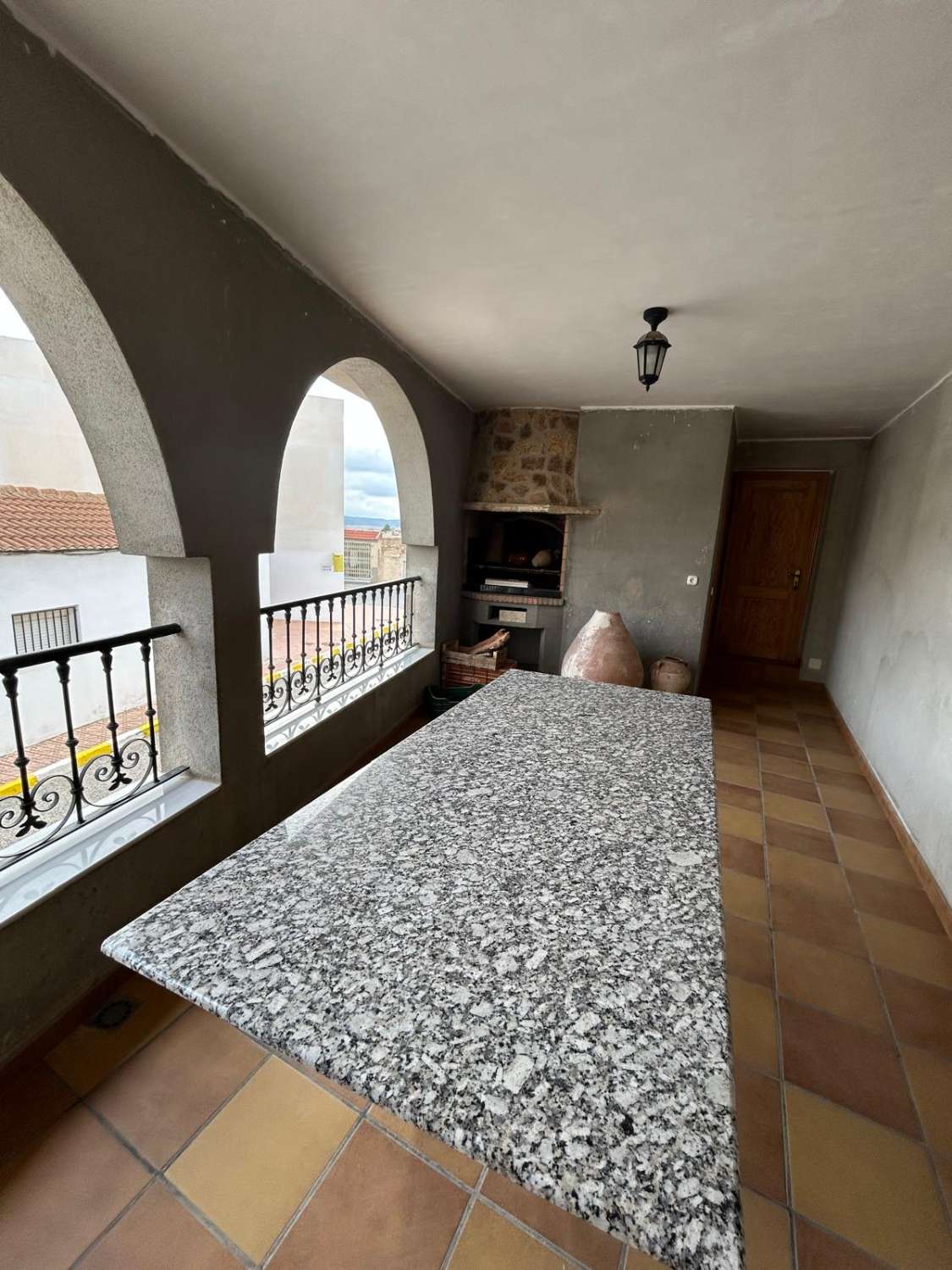 Grande maison sur terrain urbain à Oria