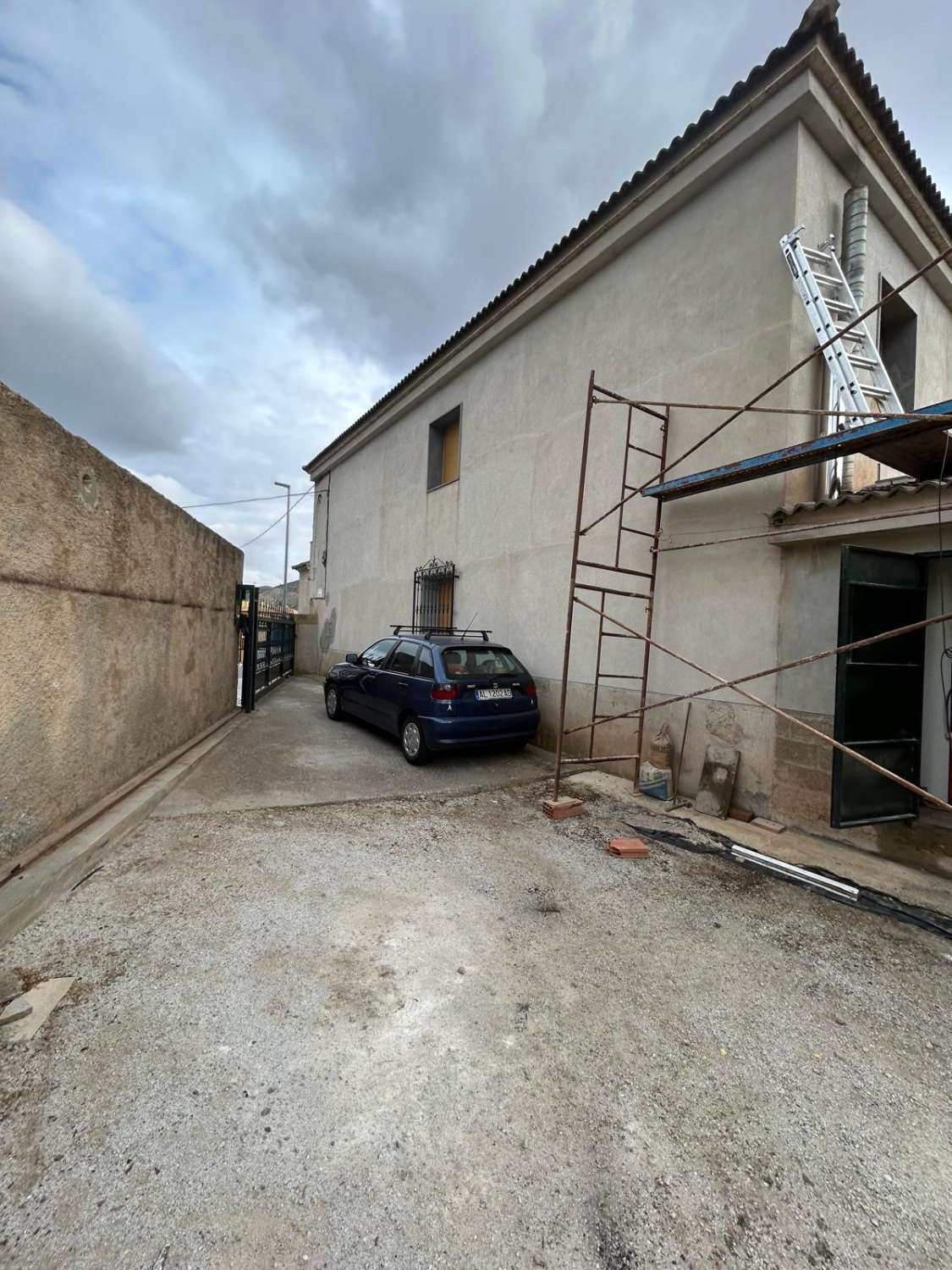 Grande maison sur terrain urbain à Oria