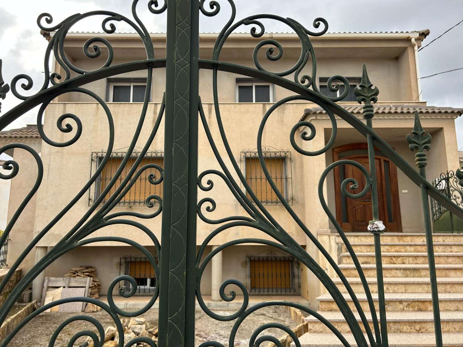 Grande maison sur terrain urbain à Oria