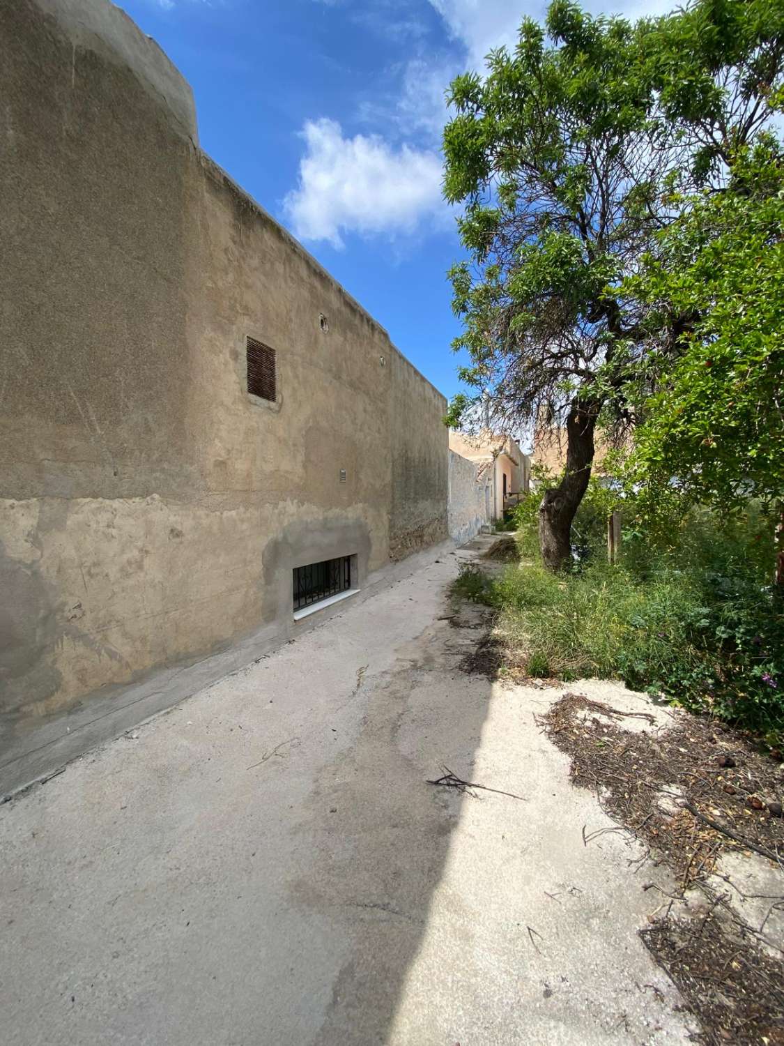 5 bedroom house in Oria with 1,700m2 of land with gardens and terraces