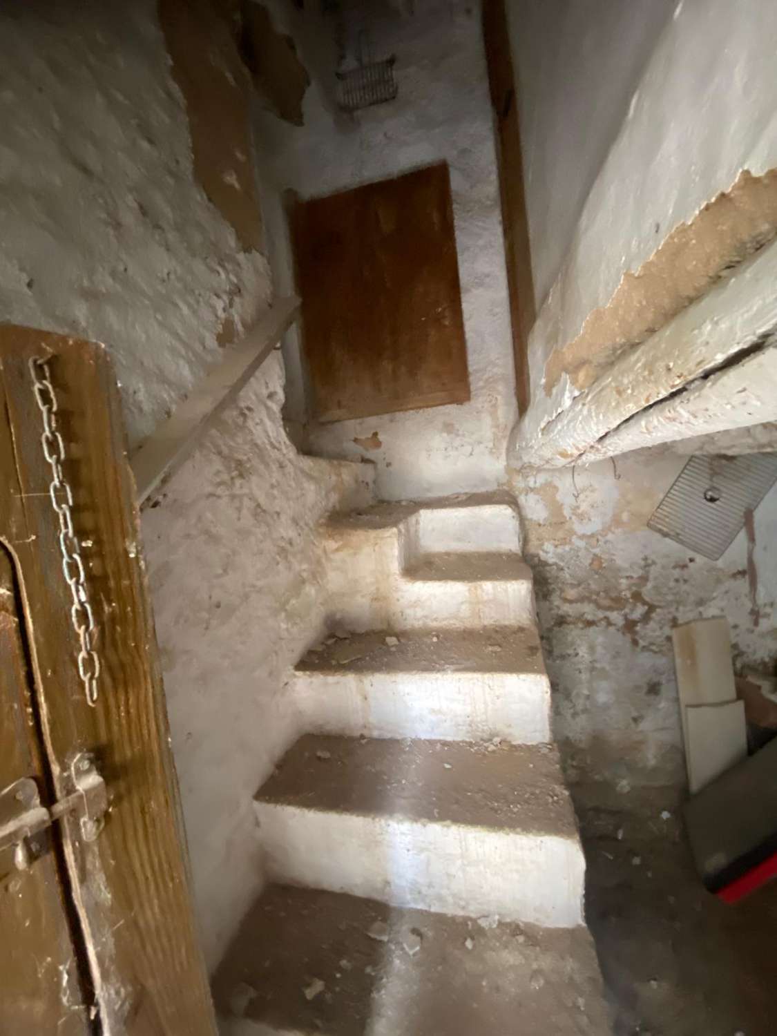 5 bedroom house in Oria with 1,700m2 of land with gardens and terraces