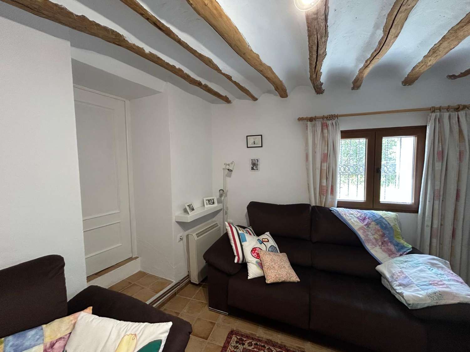 Vrijstaande woning met 3 slaapkamers en 3 badkamers, prachtig gerestaureerd