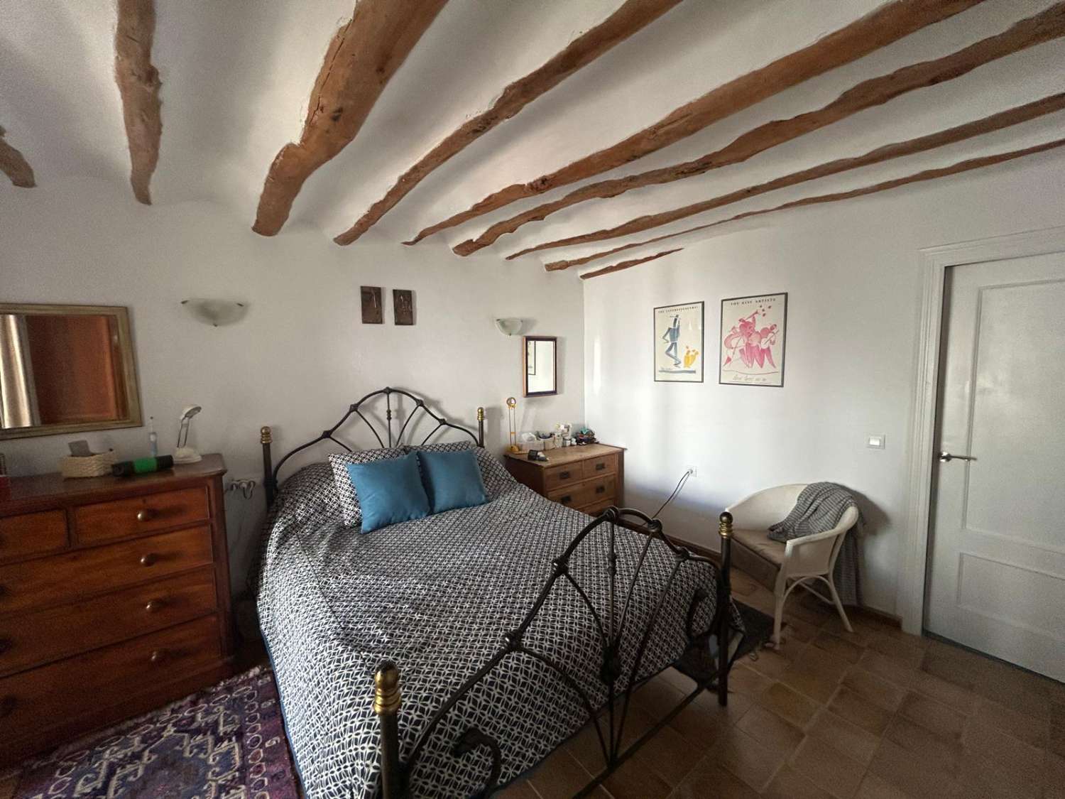 Vrijstaande woning met 3 slaapkamers en 3 badkamers, prachtig gerestaureerd