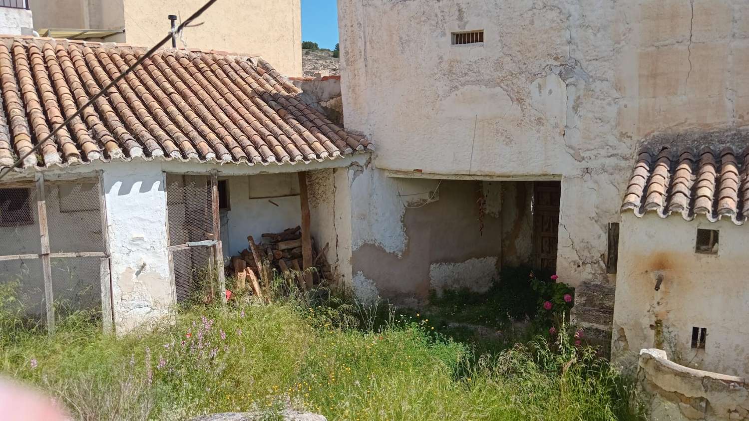 Enorme woning met 9 slaapkamers, tuin en garages