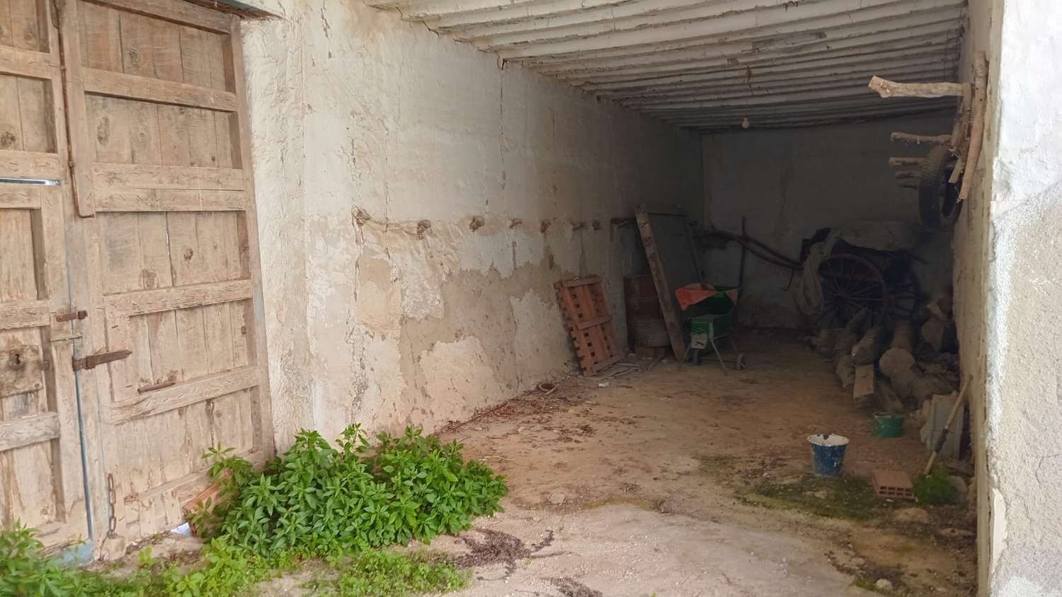 Enorme woning met 9 slaapkamers, tuin en garages