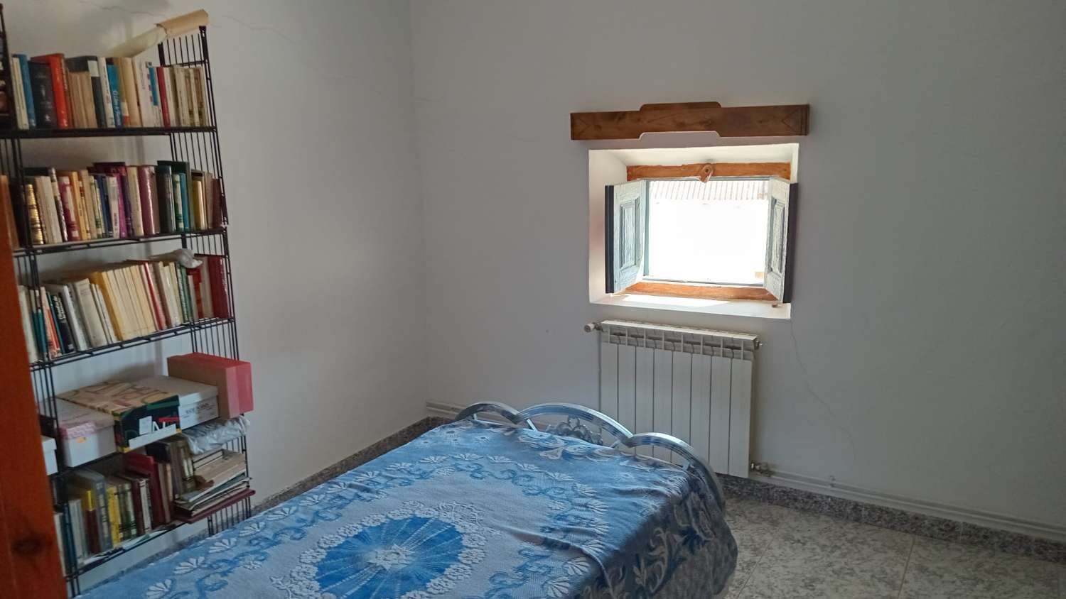 Enorme woning met 9 slaapkamers, tuin en garages