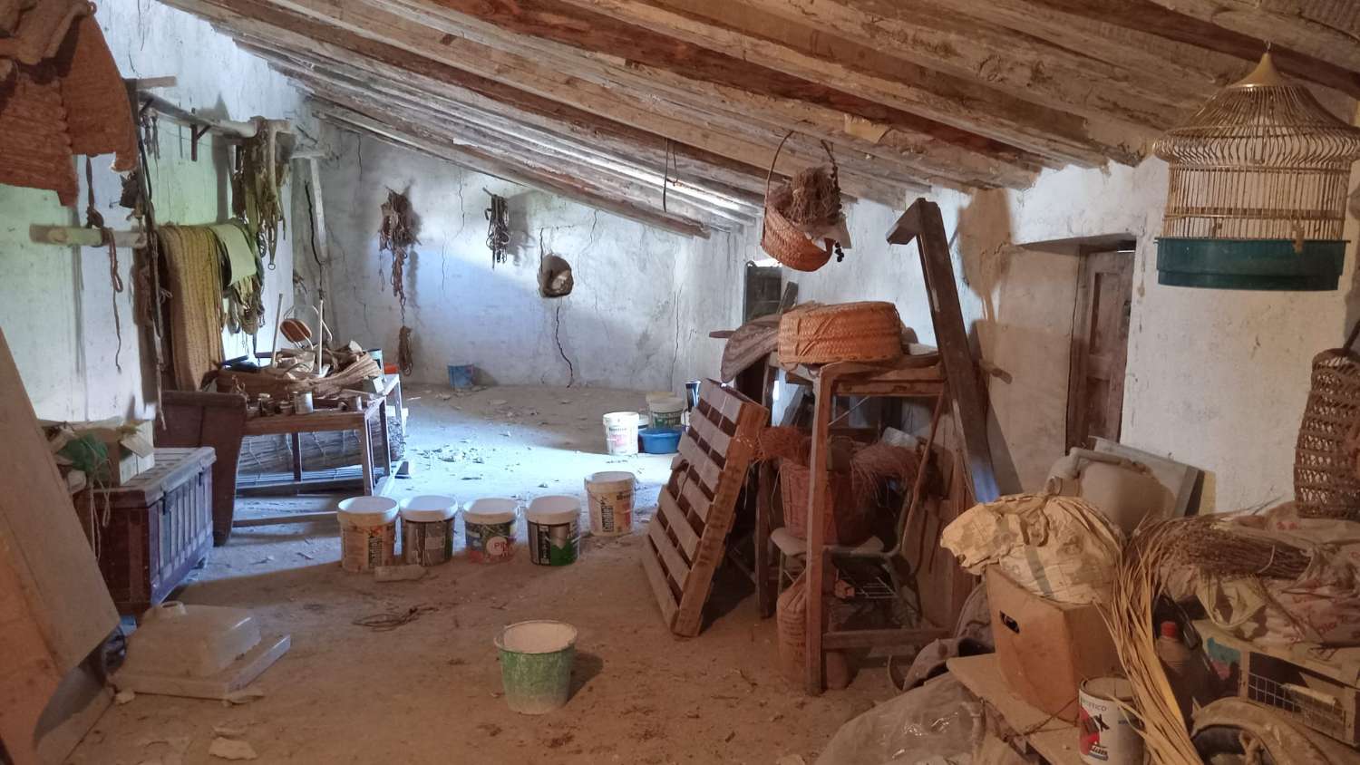 Enorme woning met 9 slaapkamers, tuin en garages