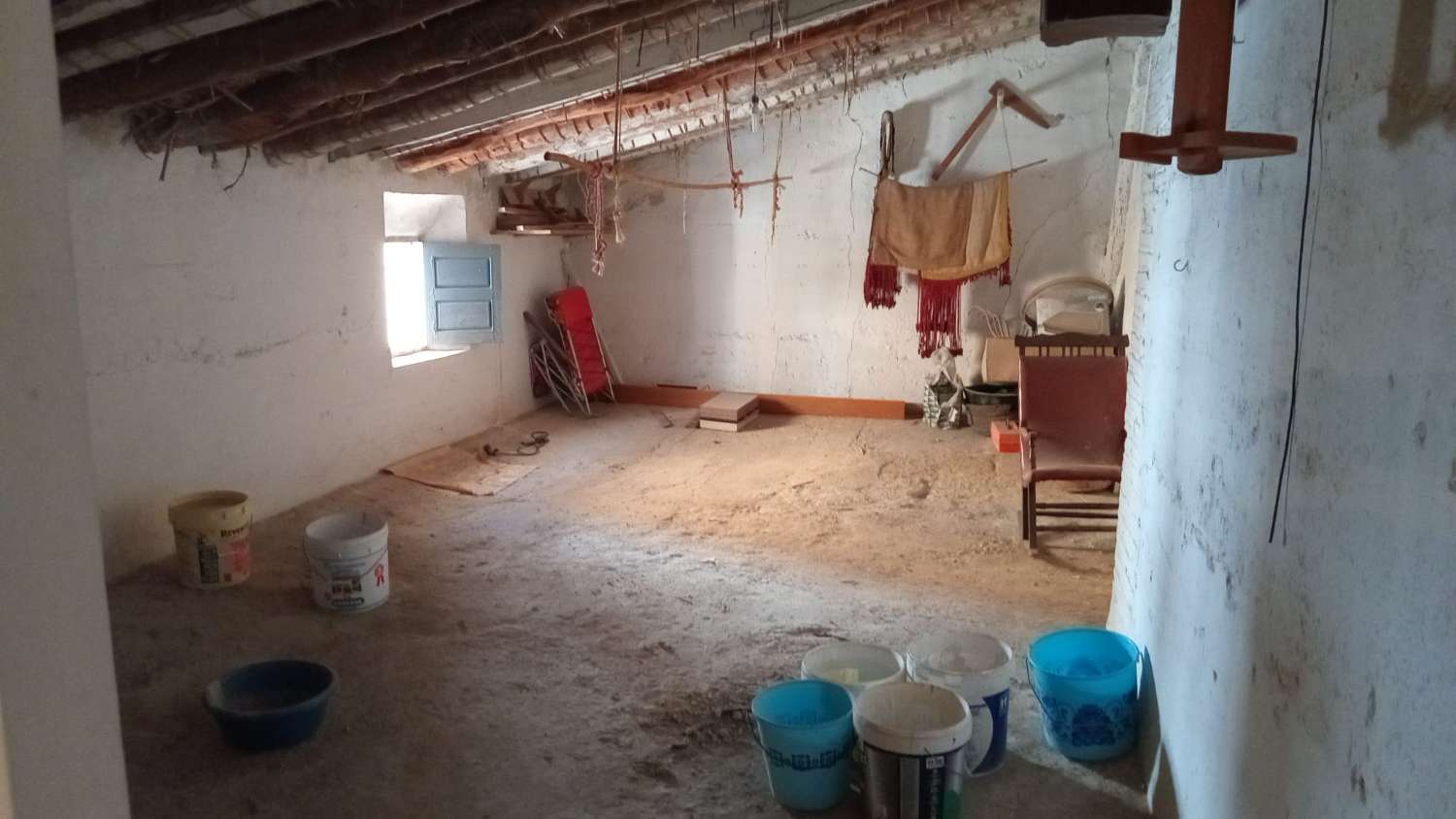 Enorme woning met 9 slaapkamers, tuin en garages