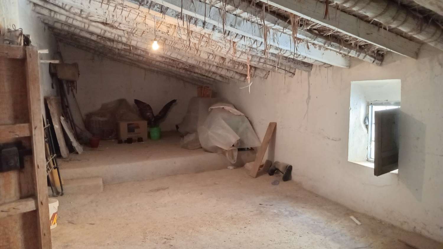 Enorme woning met 9 slaapkamers, tuin en garages