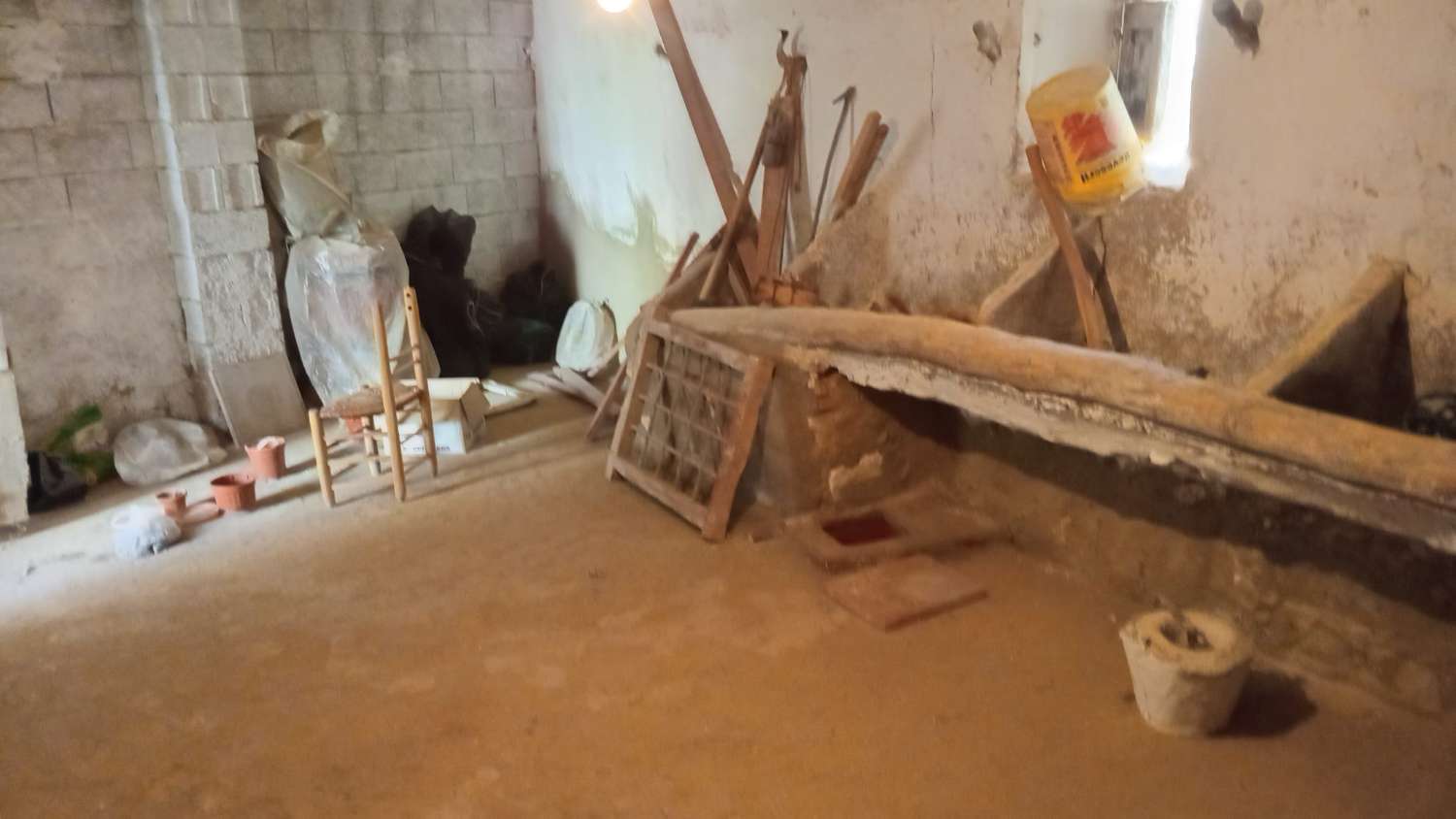 Enorme woning met 9 slaapkamers, tuin en garages