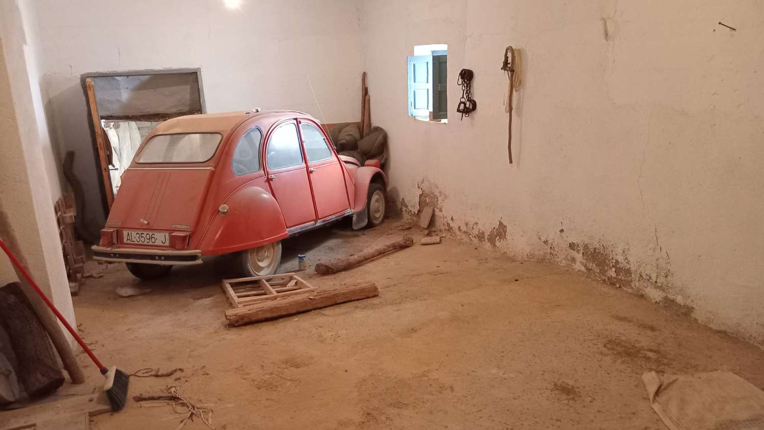 Enorme woning met 9 slaapkamers, tuin en garages