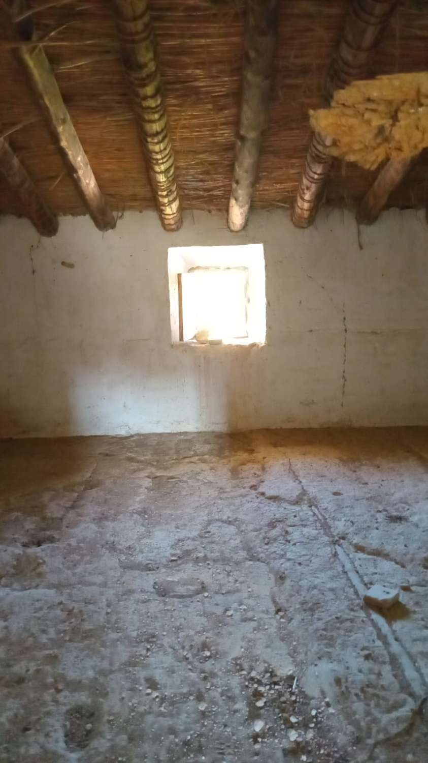 Te renoveren woning met 37.4982m2 grond in Velez Blanco