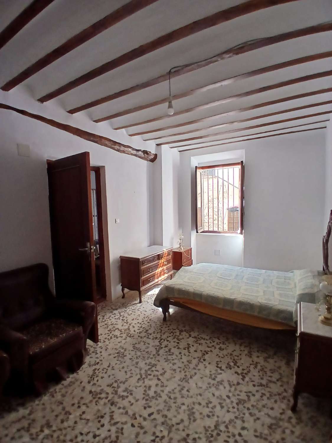 Encantadora casa de dos dormitorios en el corazón de Vélez Rubio con patio.