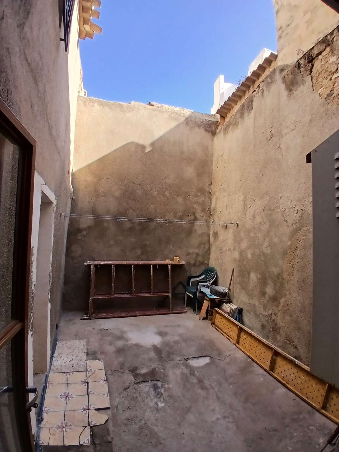 Encantadora casa de dos dormitorios en el corazón de Vélez Rubio con patio.