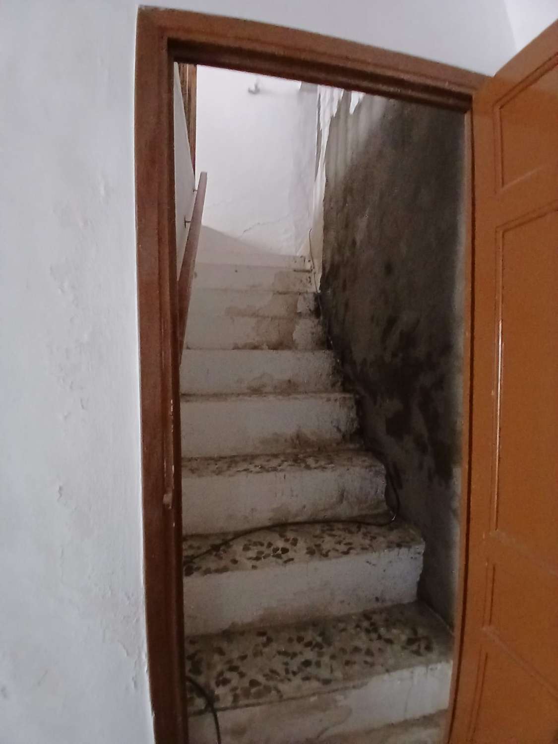 Encantadora casa de dos dormitorios en el corazón de Vélez Rubio con patio.