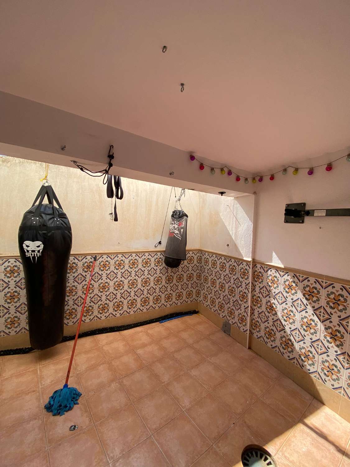 Impresionante casa  con balcones y espacio exterior en el corazón de Vélez Blanco.