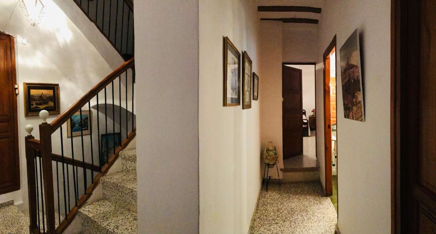 Hermosa casa totalmente renovada con patio en Vélez Rubio