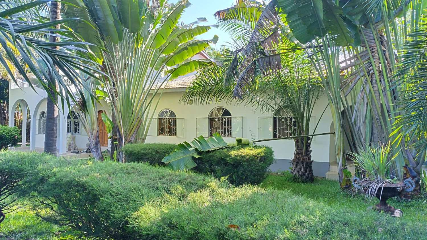 Impresionante villa de 4 dormitorios y 3 baños con piscina en Gambia, norte de África, cerca de la playa.