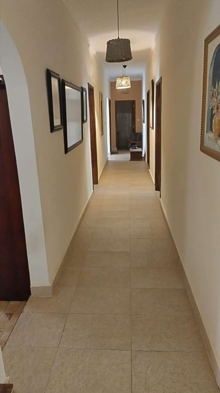 Impresionante villa de 4 dormitorios y 3 baños con piscina en Gambia, norte de África, cerca de la playa.