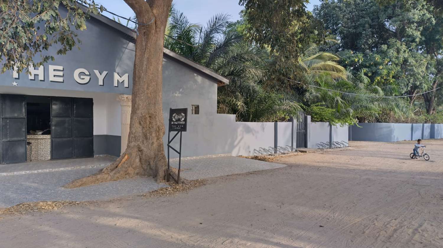 Impresionante villa de 4 dormitorios y 3 baños con piscina en Gambia, norte de África, cerca de la playa.