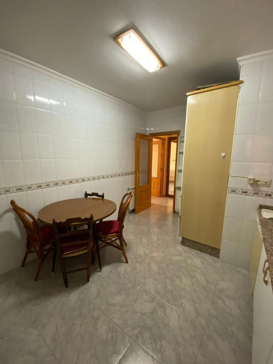 Lovely 2nd Floor Apartment, 4 beds, 2 baths, balconies, Velez Rubio