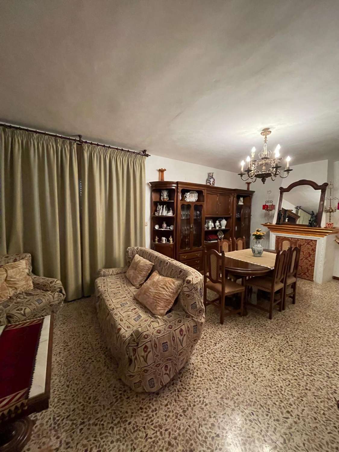 Hermosa casa de 5 dormitorios en el corazón de Vélez Blanco