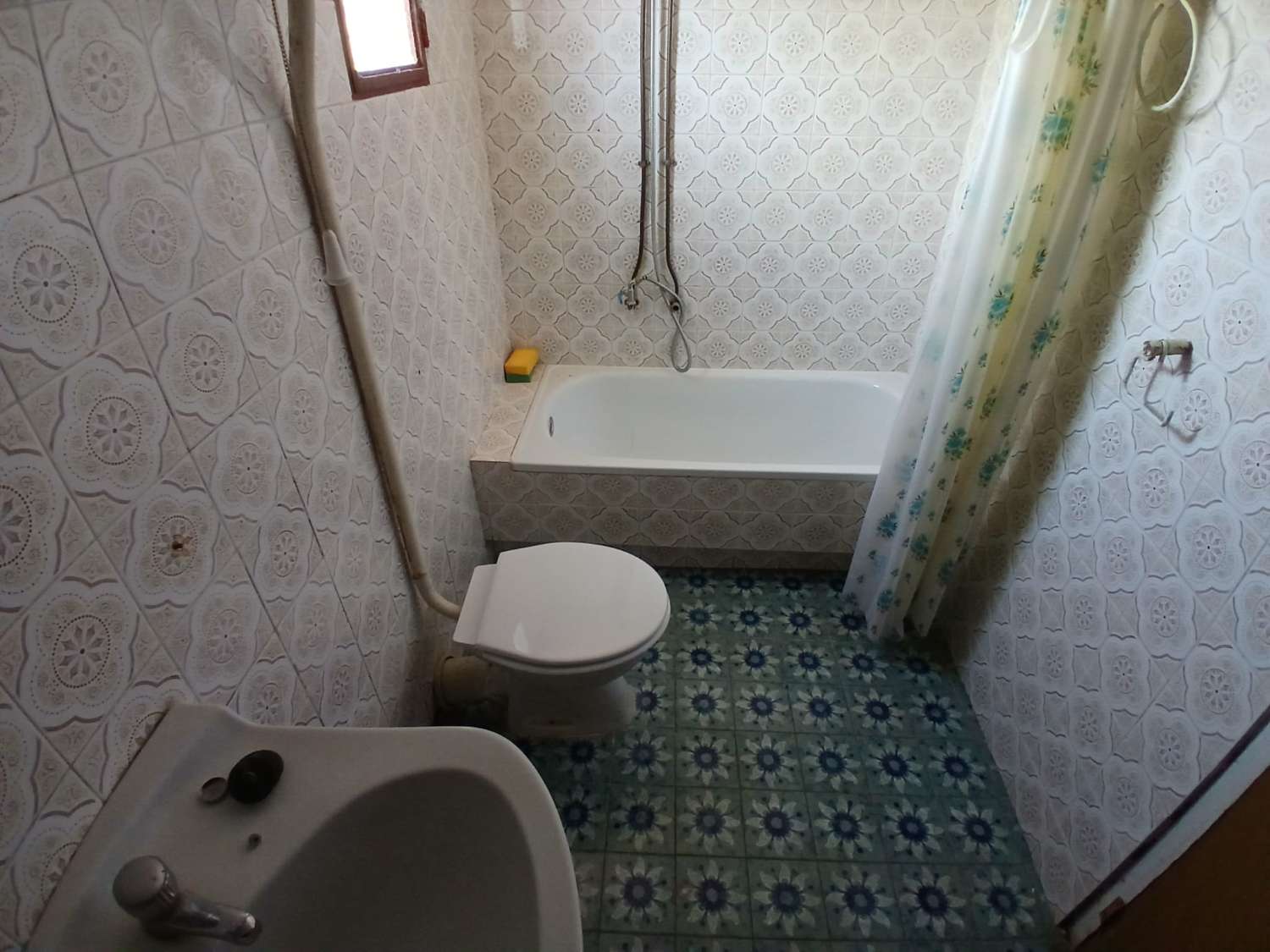 Preciosa casa en María con terreno de 388m2 y amplio garaje/taller.