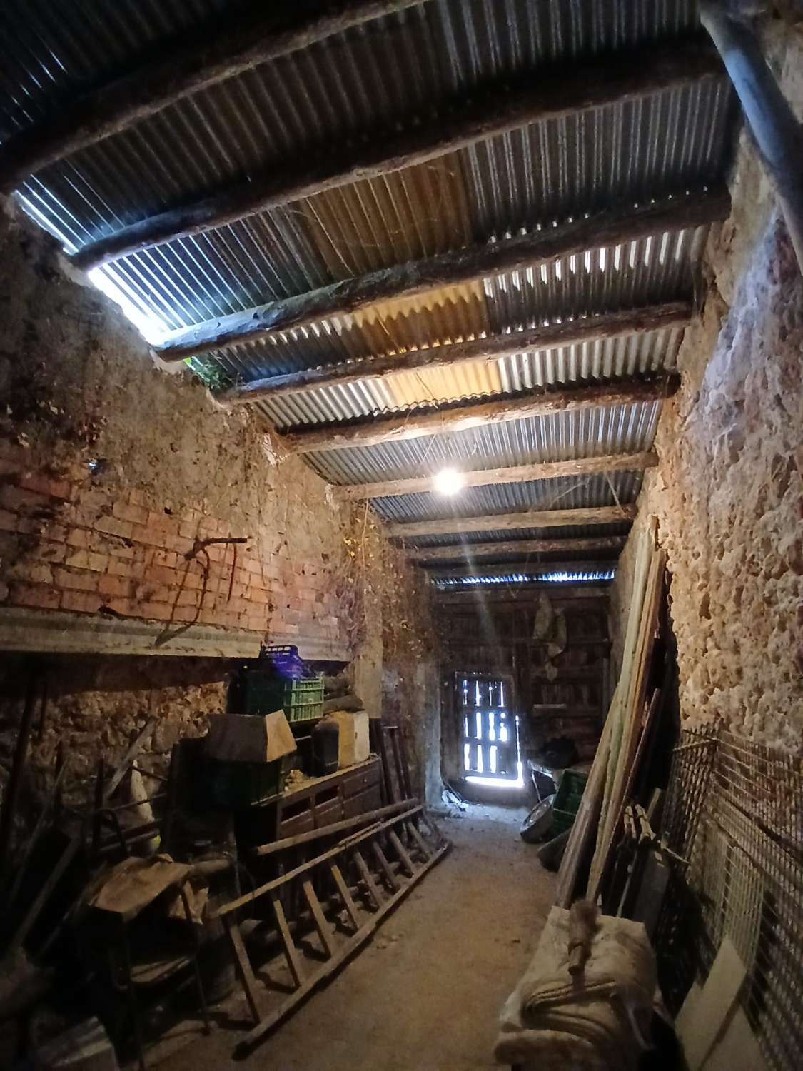 Preciosa casa en María con terreno de 388m2 y amplio garaje/taller.