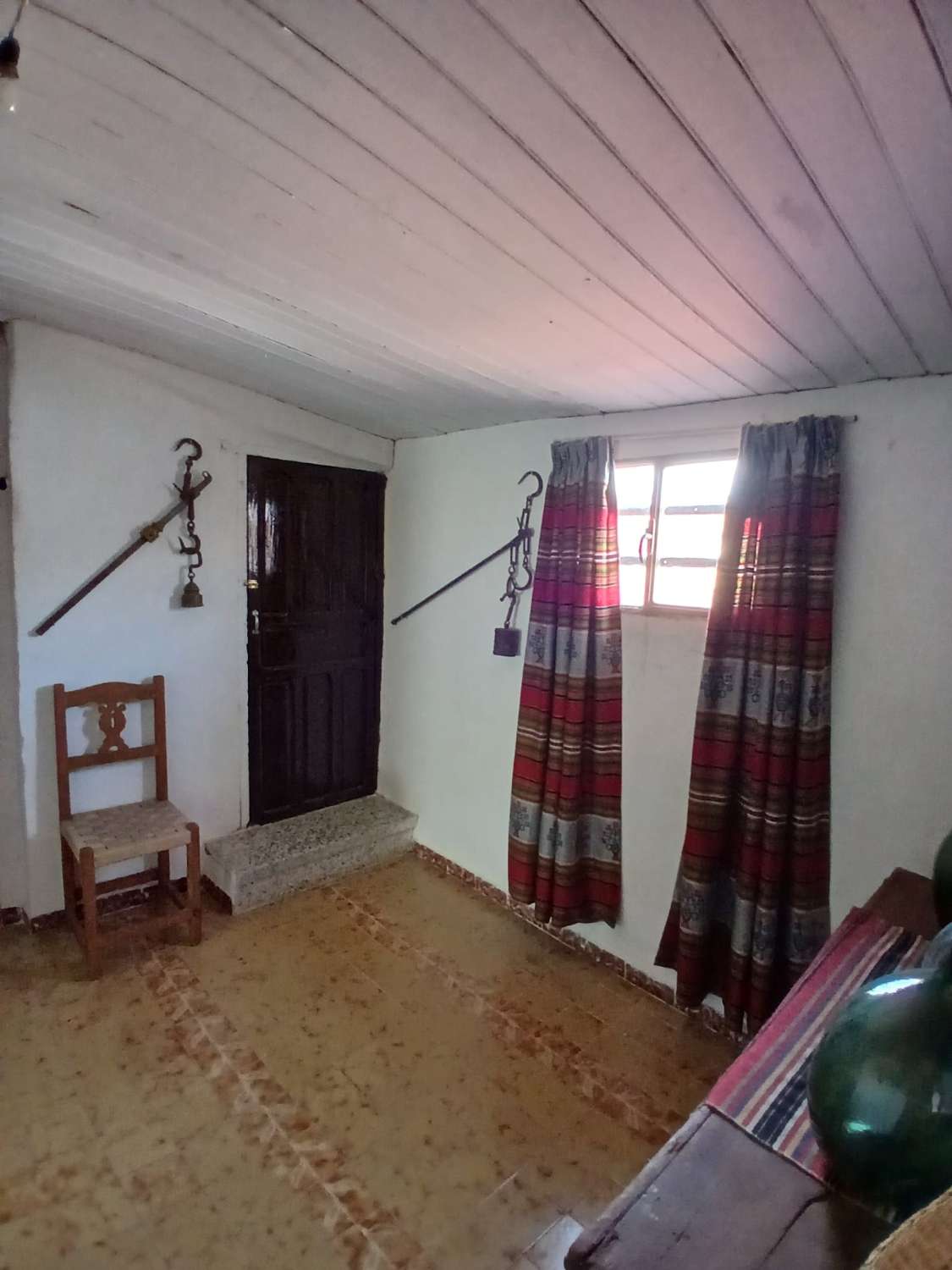 Preciosa casa en María con terreno de 388m2 y amplio garaje/taller.