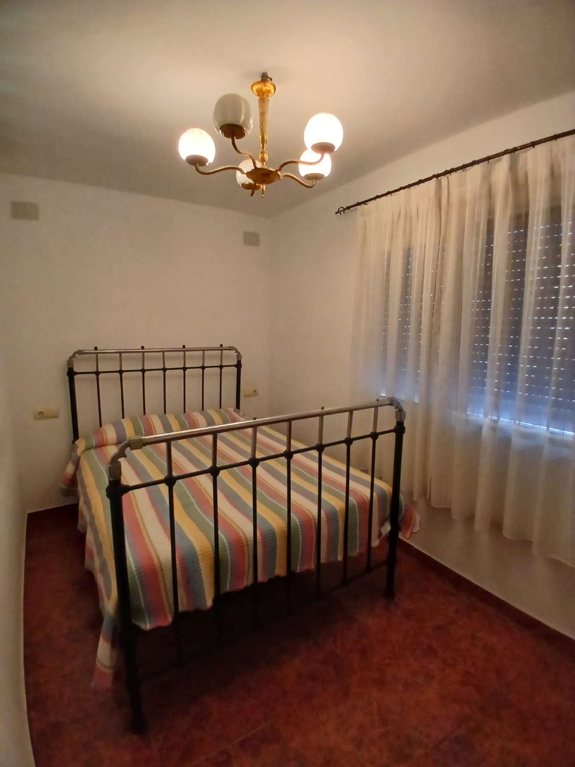 Preciosa casa en María con terreno de 388m2 y amplio garaje/taller.