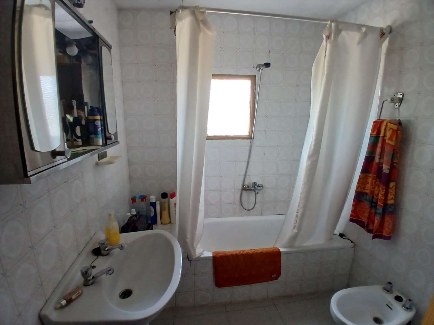 Preciosa casa en María con terreno de 388m2 y amplio garaje/taller.