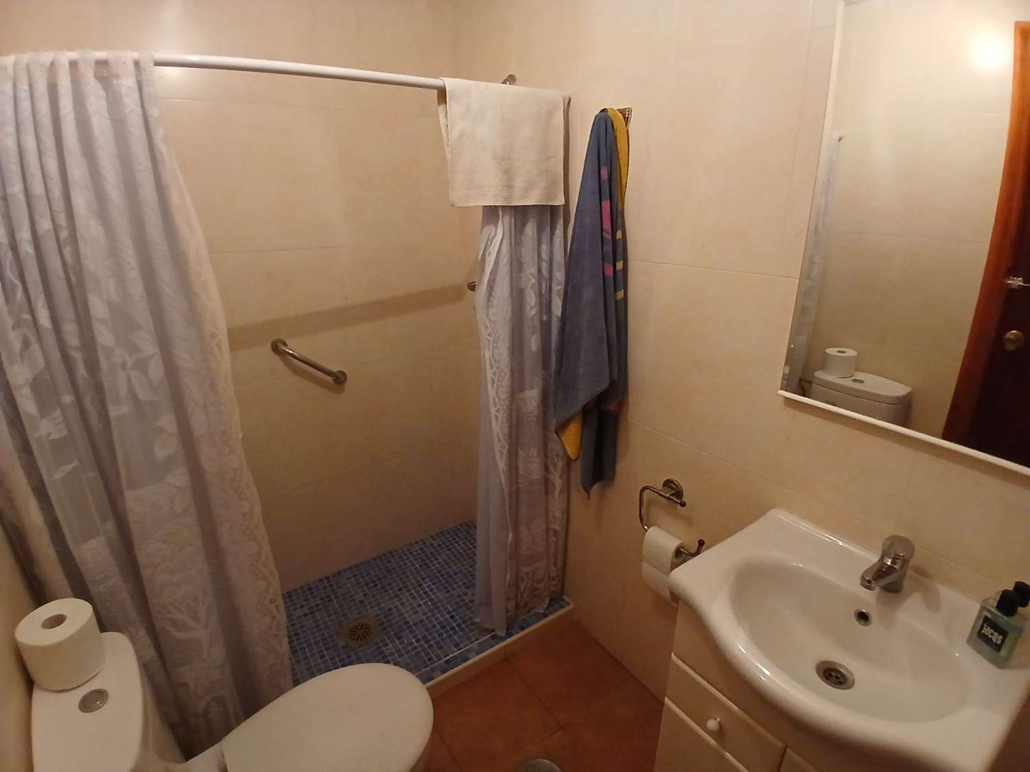 Preciosa casa en María con terreno de 388m2 y amplio garaje/taller.