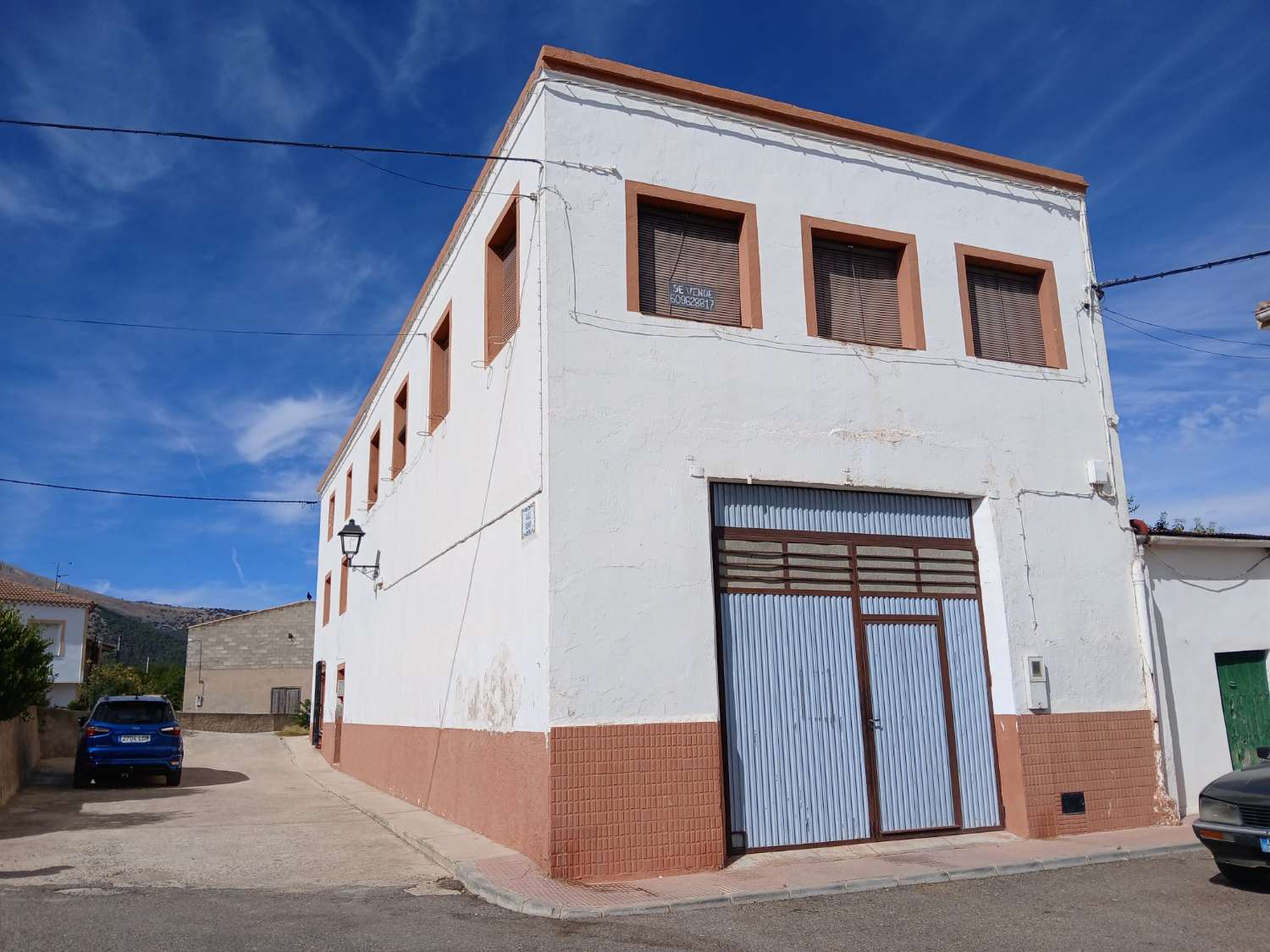 Preciosa casa en María con terreno de 388m2 y amplio garaje/taller.
