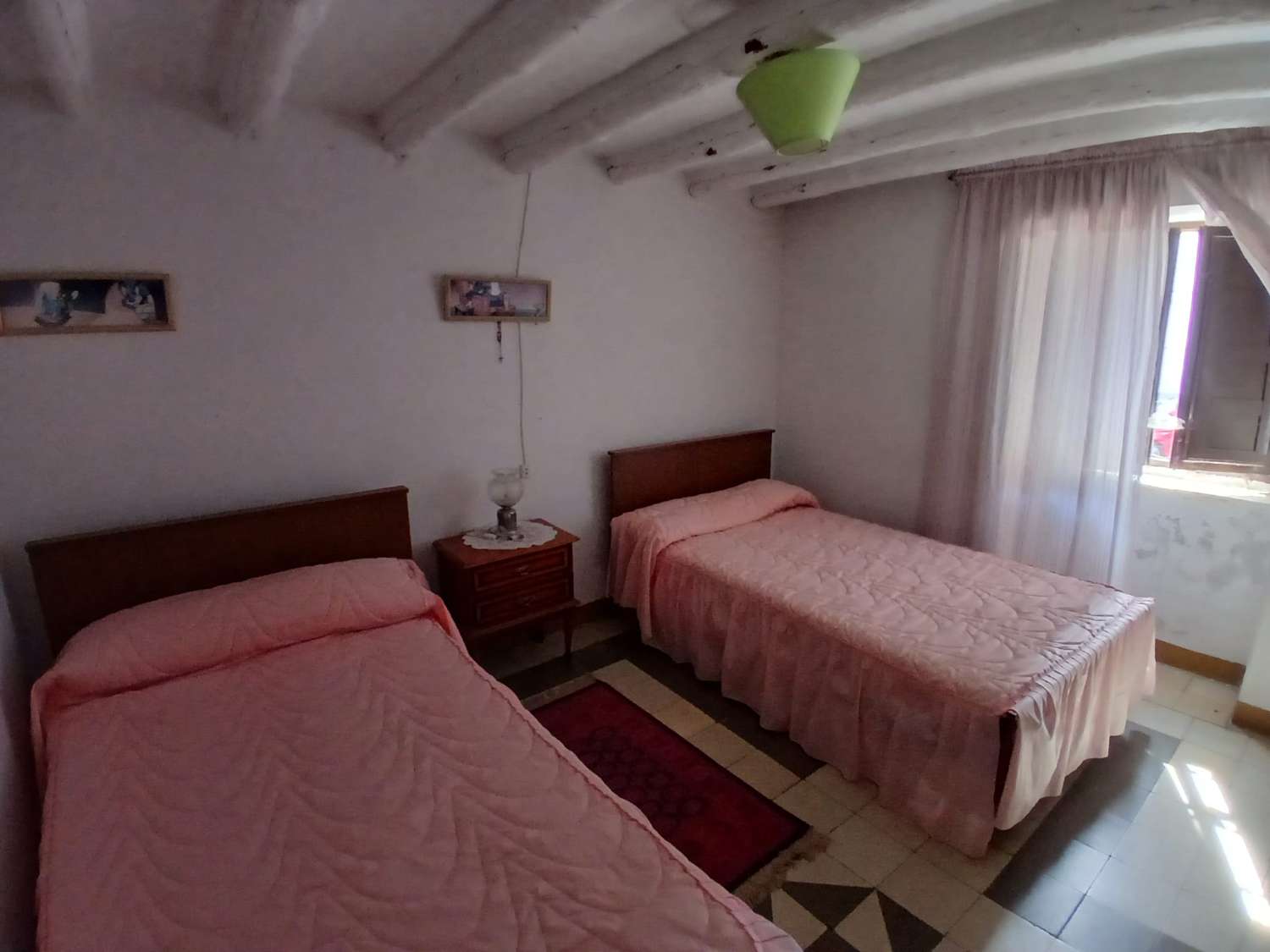 Preciosa casa en María con terreno de 388m2 y amplio garaje/taller.