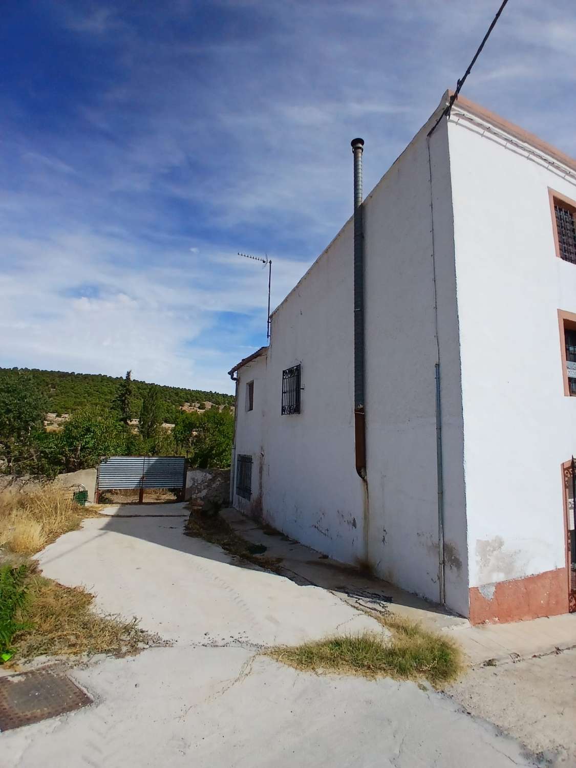 Preciosa casa en María con terreno de 388m2 y amplio garaje/taller.